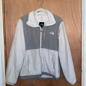 white fleece jacket (says north face but is not)